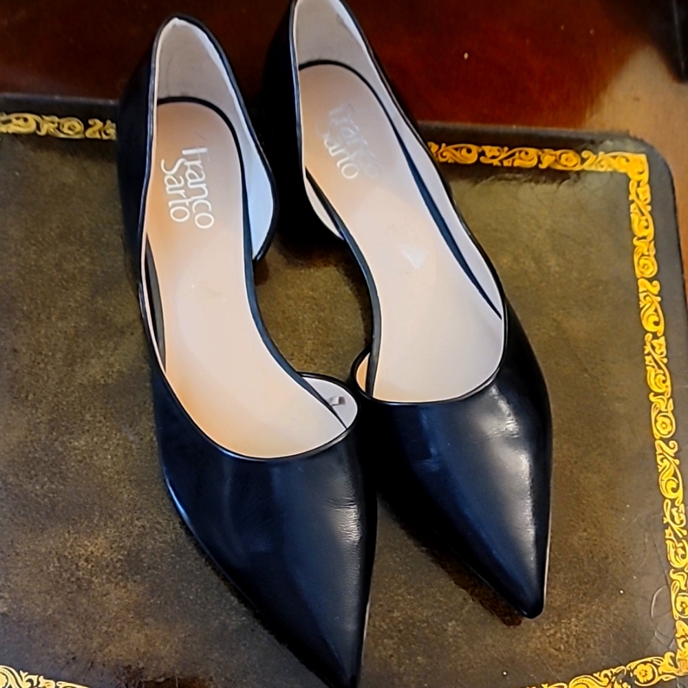 New black slip on dress shoes